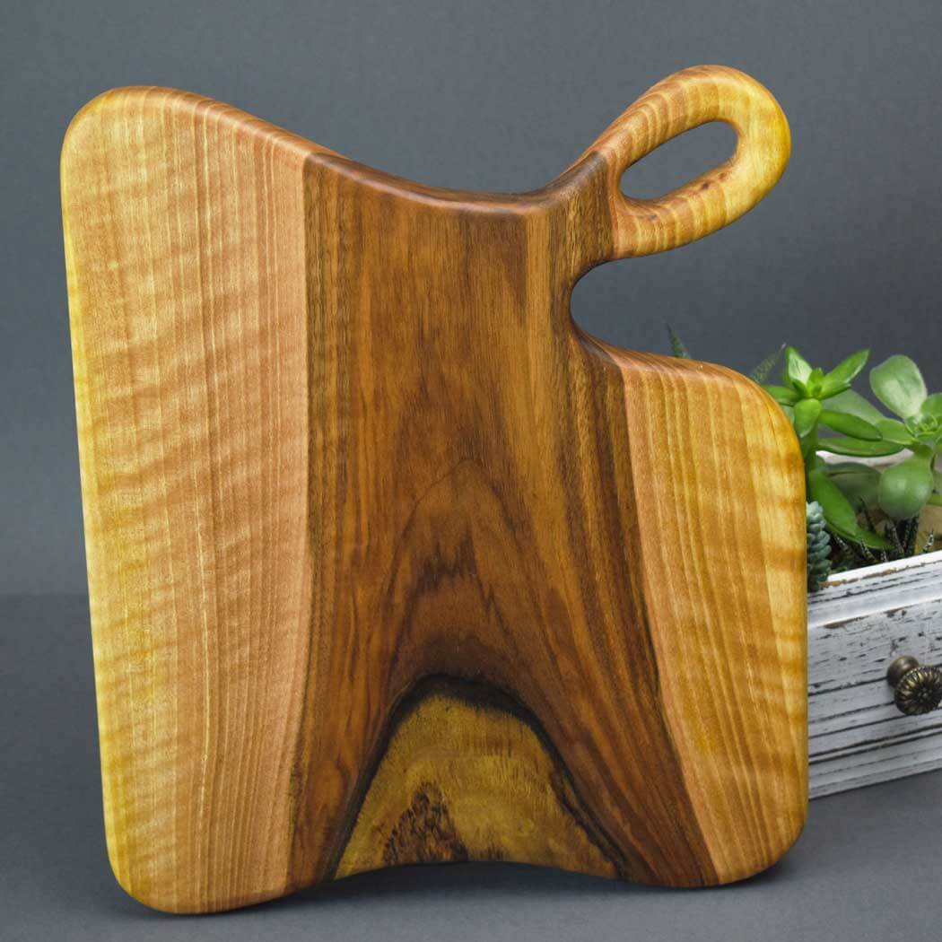 Planche à découper artisanale en noyer
